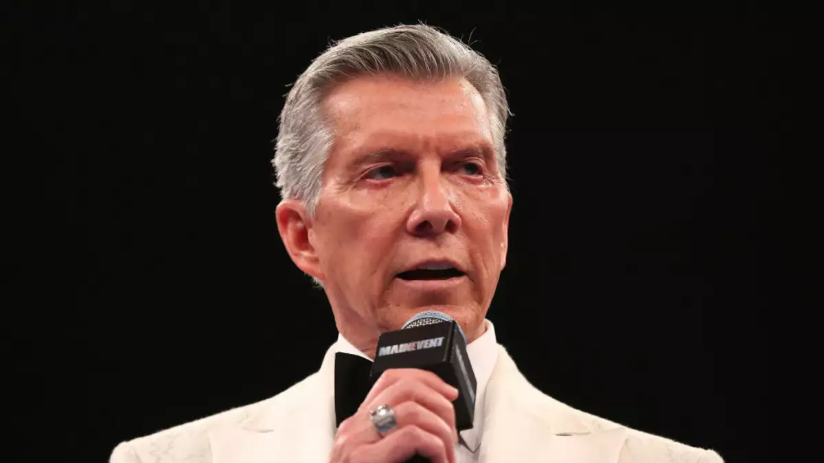 Michael Buffer on stage: He himself will announce the players in the semifinals and final