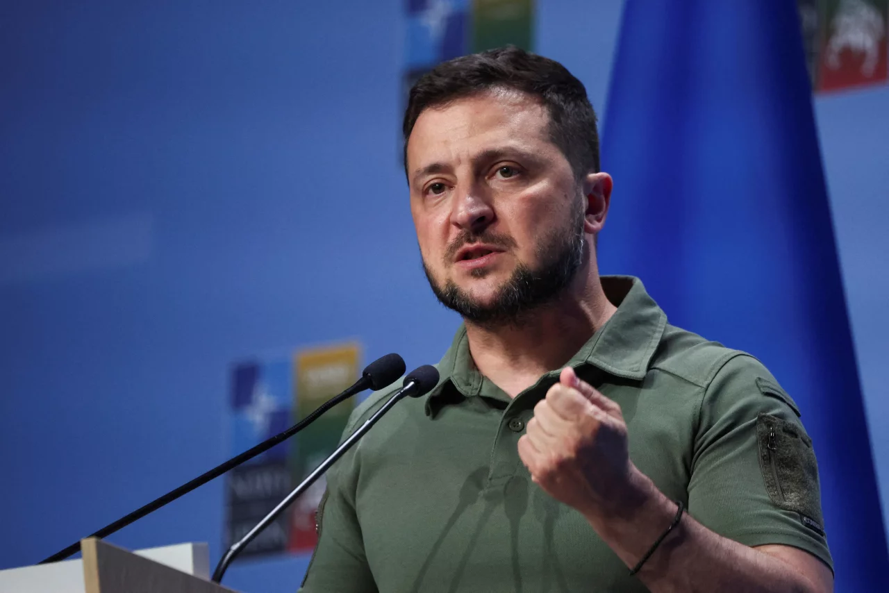 Зеленский: АҚШ қурол етказиб беришни қайта бошлади