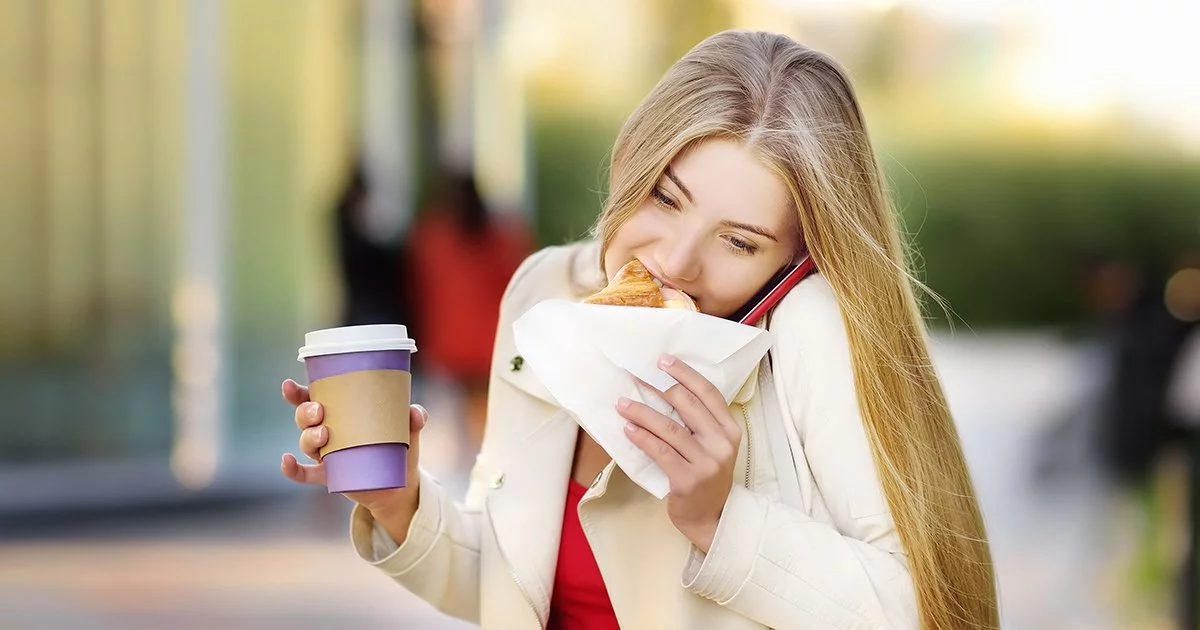 It has been reported that eating on the go poses a health risk