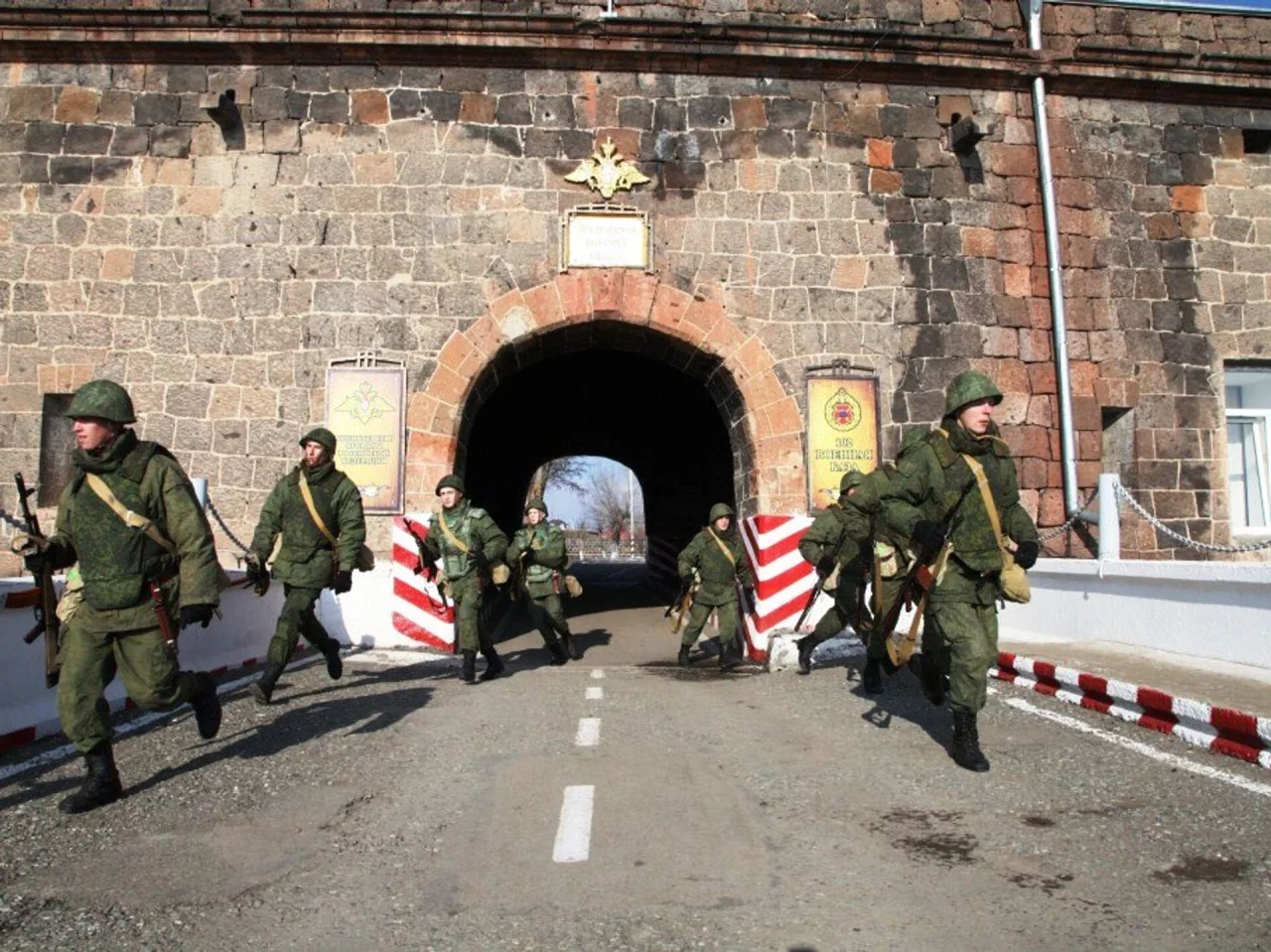 Кавказда янги мувозанат: Россия Арманистондаги Гюмри ҳарбий базасини кучайтиришга киришдими?