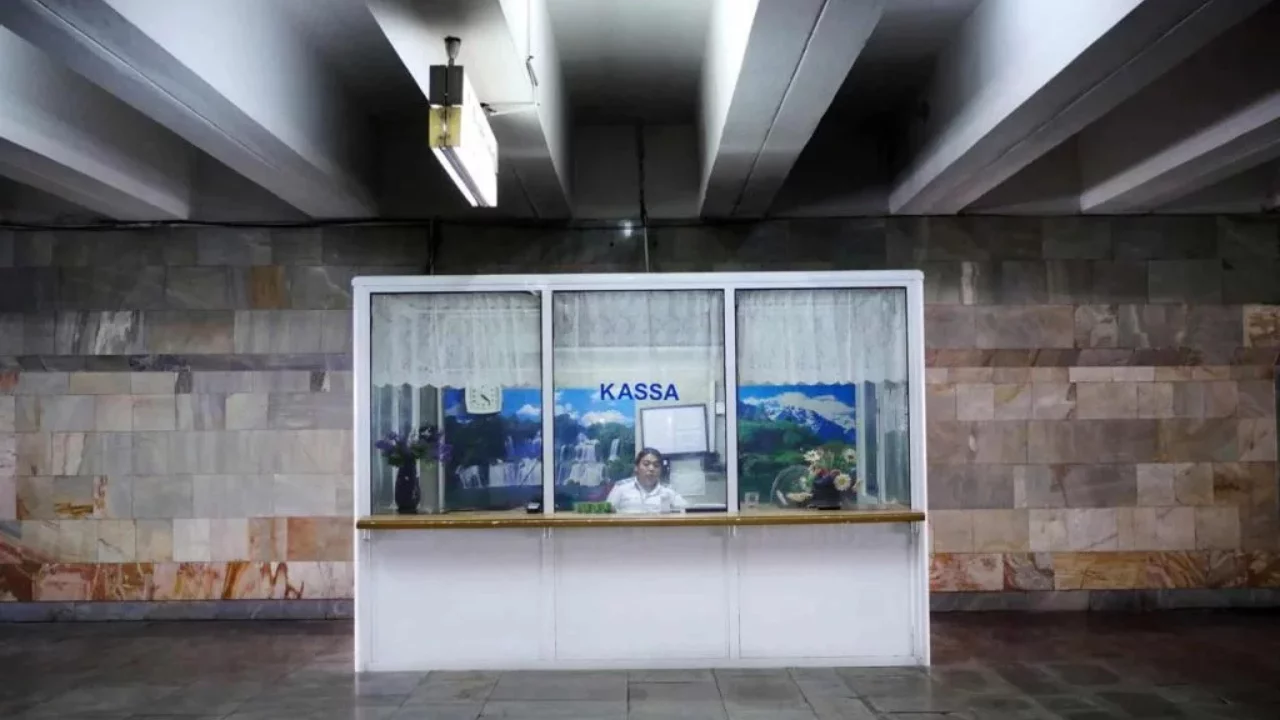Ticket offices at metro stations are no longer operational