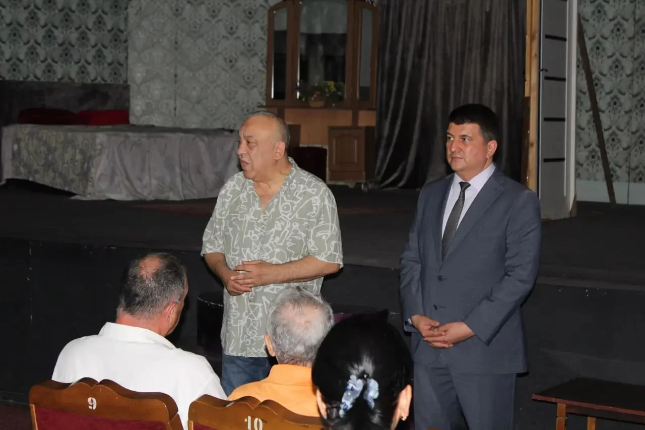 Сатира театрига янги раҳбар: Мирзабек Холмедов таништирилди