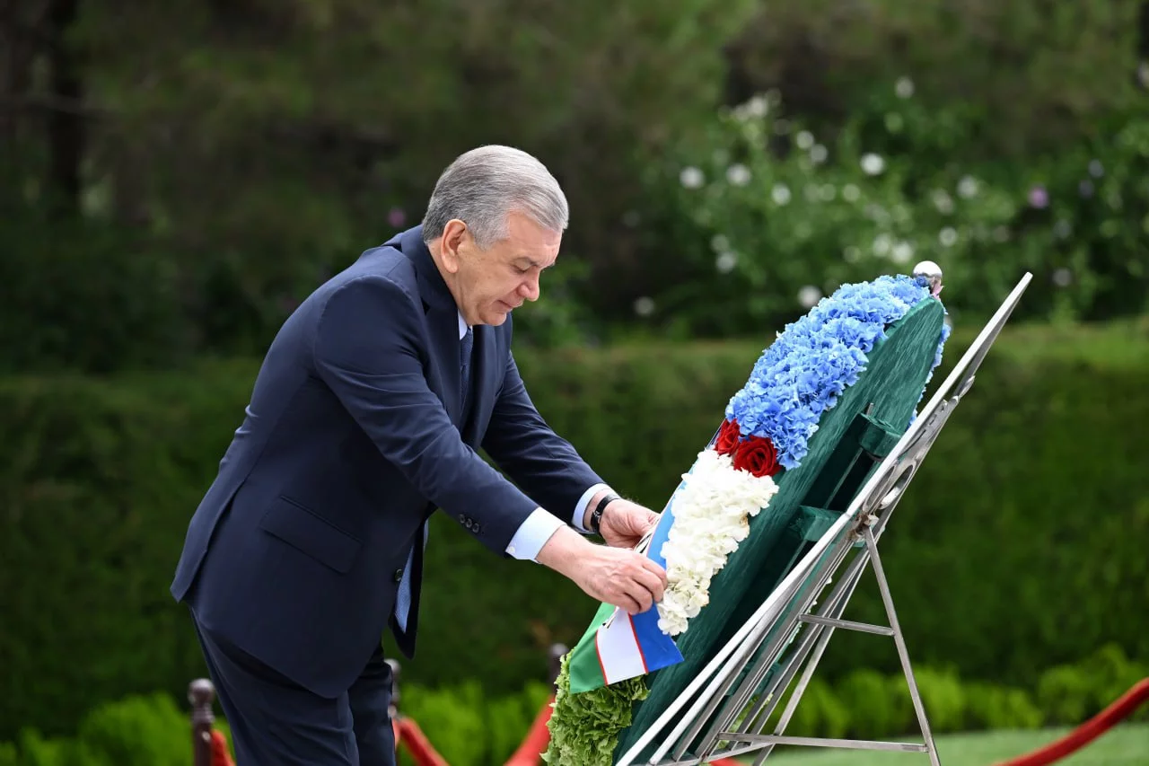Shavkat Mirziyoyev paid tribute to Heydar Aliyev and the heroes of Azerbaijan