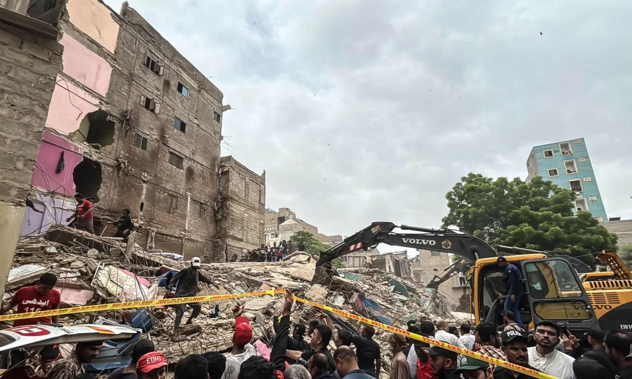 A five-story building has tragically collapsed in Karachi, Pakistan