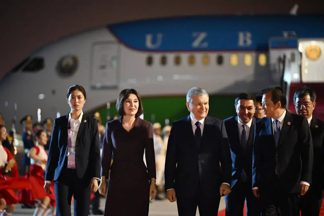 Shavkat Mirziyoyevning Xitoyga rasmiy tashrifi boshlandi (foto)