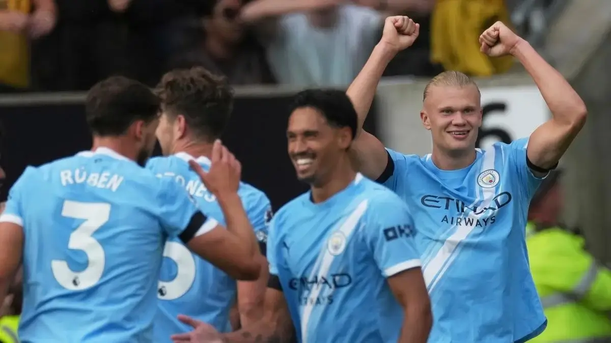Gary Neville chose the main contender for the championship