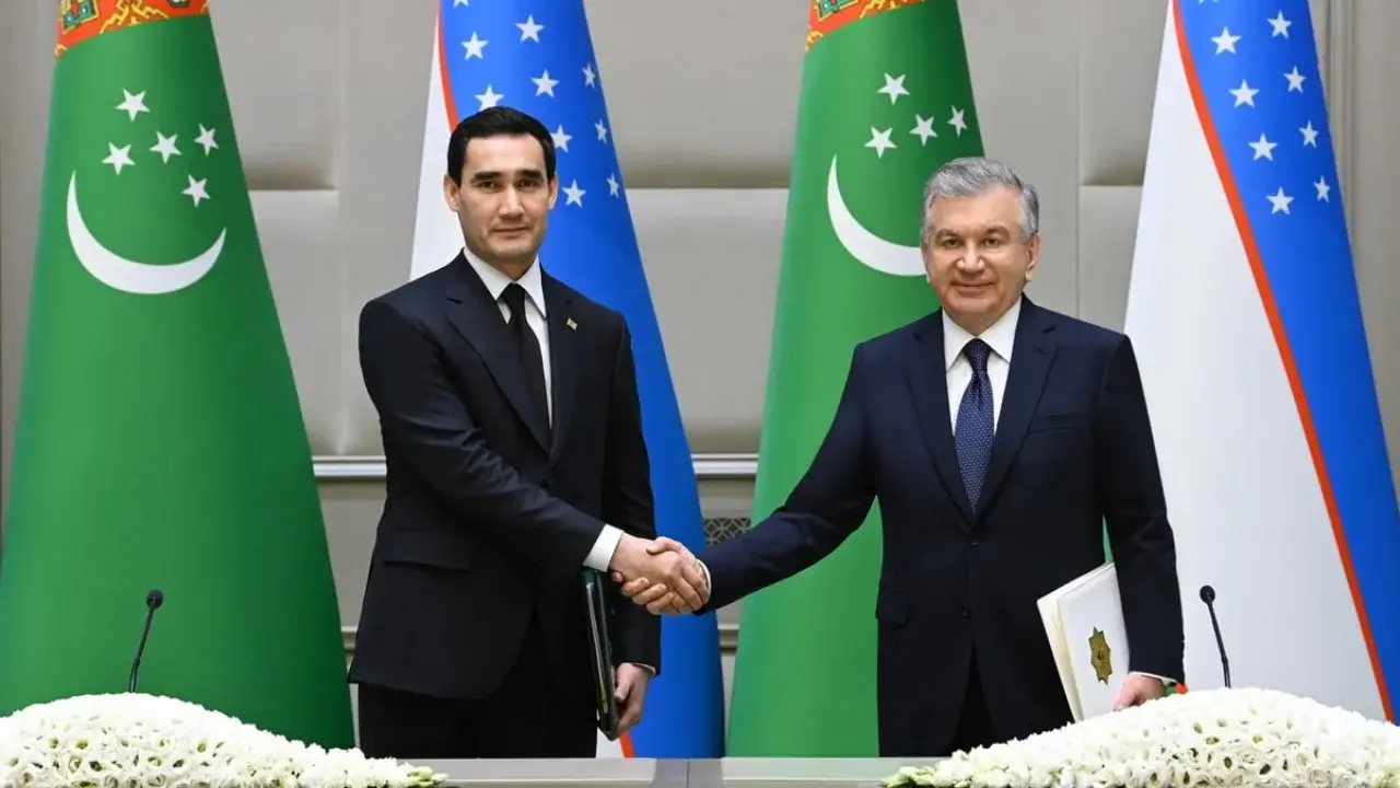 Mirziyoyev begins important agreements and negotiations in Turkmenistan