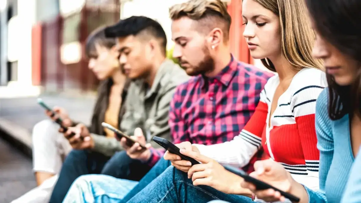 Because of smartphones, “phubbing” threatens relationships