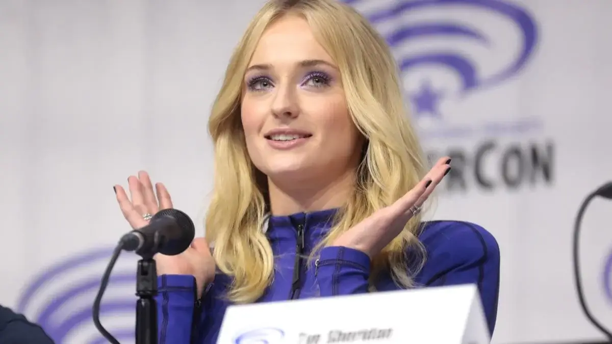 Sophie Turner: Kit Harington ile sahne arkası sırları