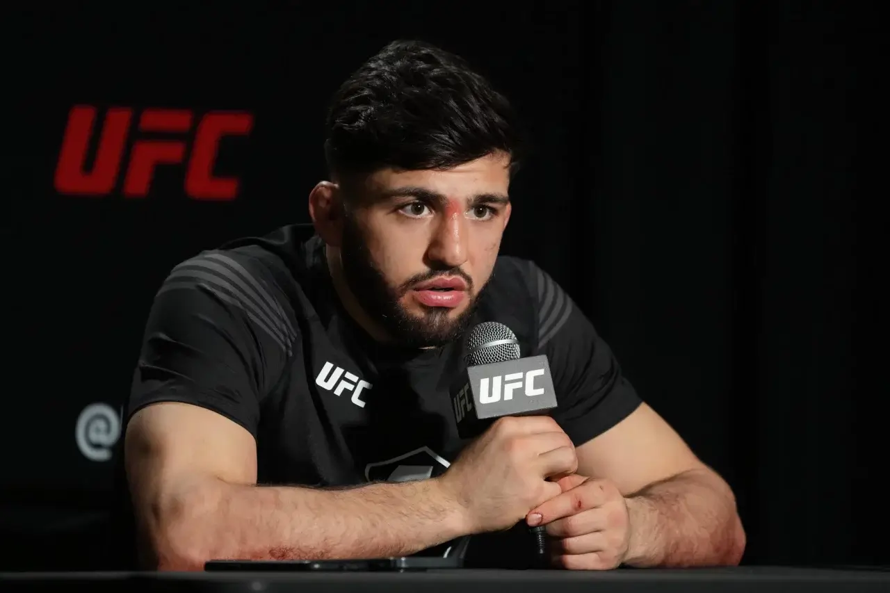 Arman Sarukyan Topuriya UFC kamarini tez orada topshiradi dedi