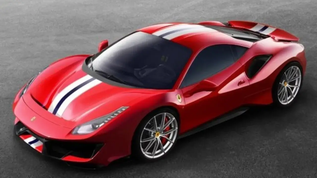 Yeni Ferrari süperkarının en güçlü versiyonu gösterildi
