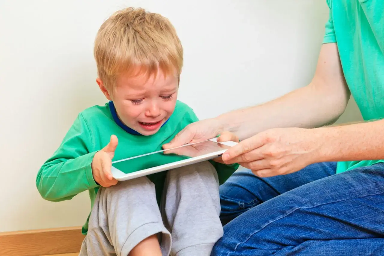 Psychologist: the brain of phone-dependent children develops slowly