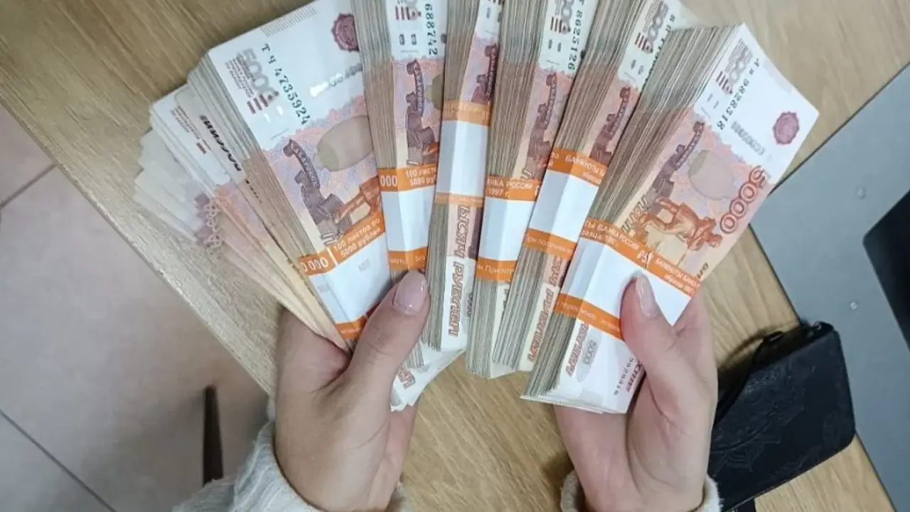 Фолбин аёлни 4 миллион рублдан кўпроқ пулга чув туширди