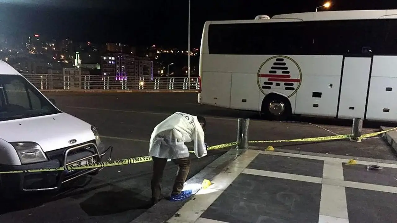 Türkiye'de genç bir adam iki polis memurunu vurdu