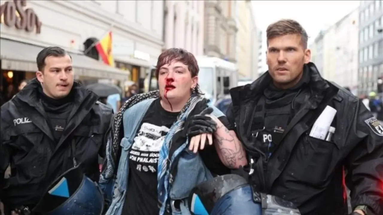 Irish woman speaks about the treatment of Berlin police at a Palestinian rally