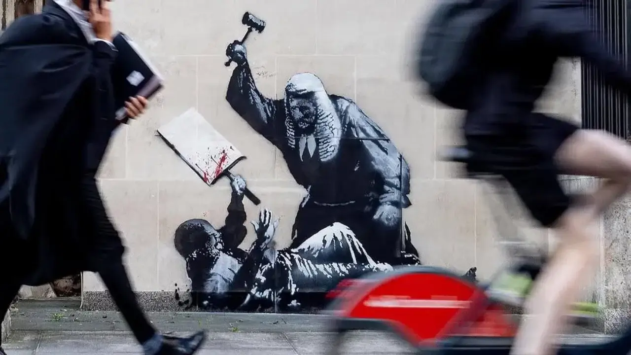 Birleşik Krallık polisi, ünlü sokak sanatçısı Banksy hakkında soruşturma başlattı.