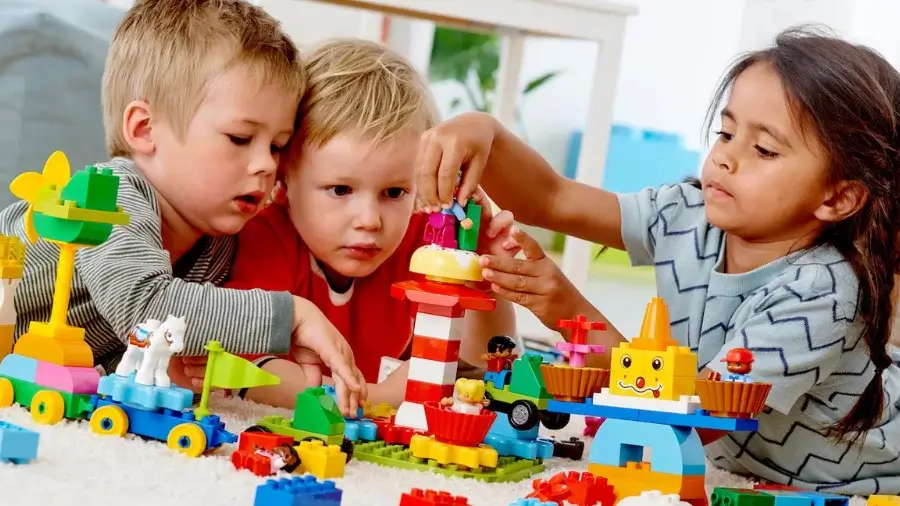 Болалар неча ёшдан LEGO билан ўйнаши мумкин?