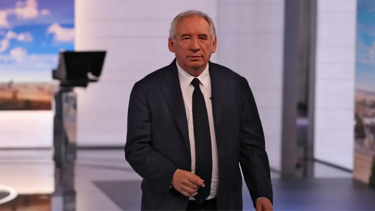 Франсияда сиёсий инқироз: Бош вазир истеъфога чиқмоқда