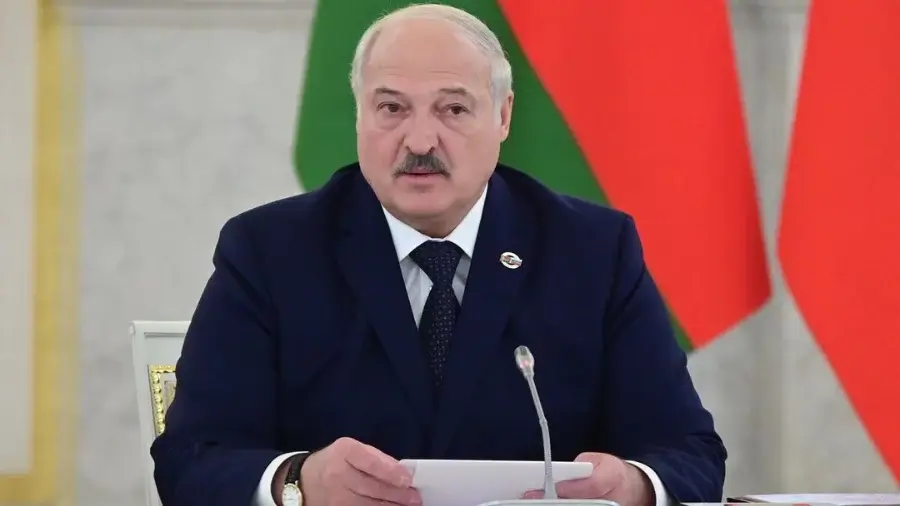 Лукашенко Зеленскийга огоҳлантирди: “Украинани йўқотиш хавфи бор”