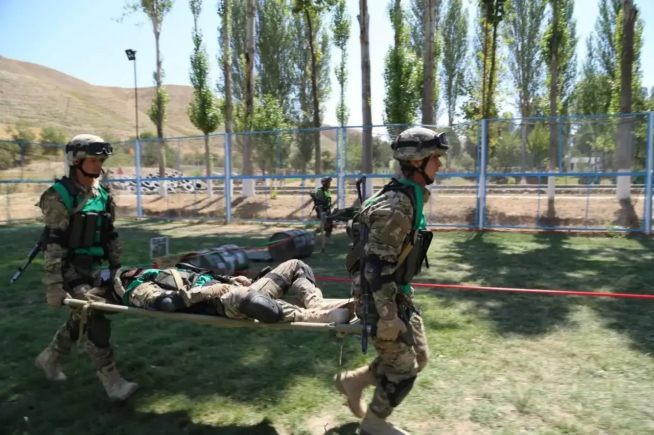 Nukus'ta tatbikat sırasında 10 asker yaralandı