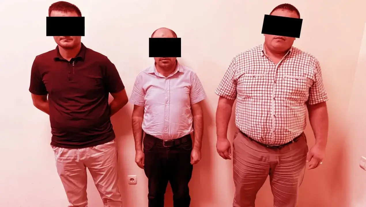 Сариосиёда 2,5 гектар ер учун 29 млн сўм олган ҳоким ёрдамчиси қўлга тушди