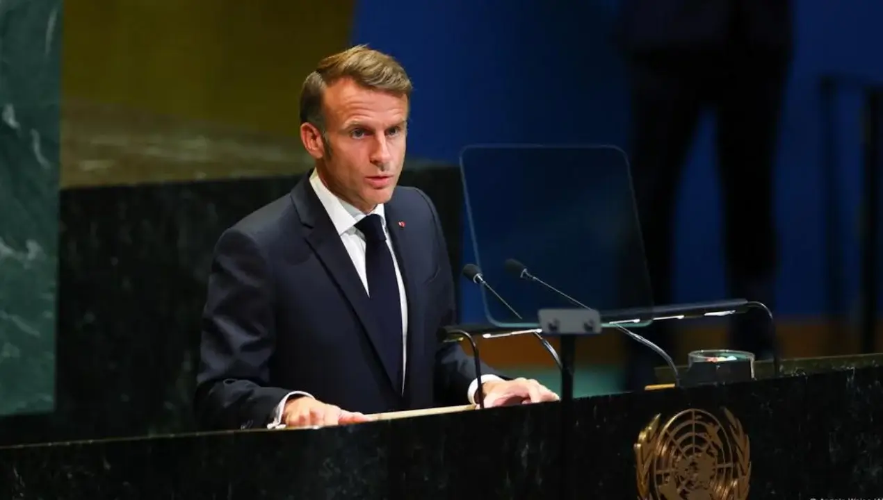 Macron, Trump'ın Rusya'ya yönelik yeni retoriklerini destekledi