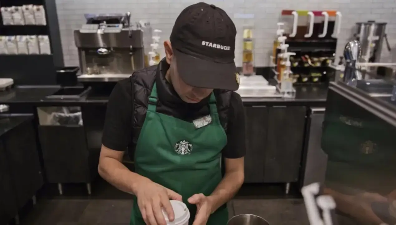Starbucks АҚШ ва Европада юзлаб қаҳвахоналарини ёпишга мажбур бўлди