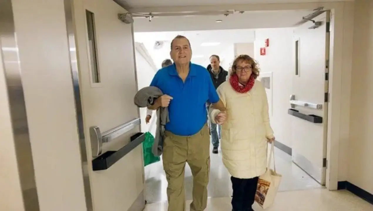 A patient with a pig kidney transplant survived for 6 months.