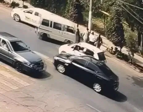 Surhandarya'da bir Damas 3 yayayı çarptı