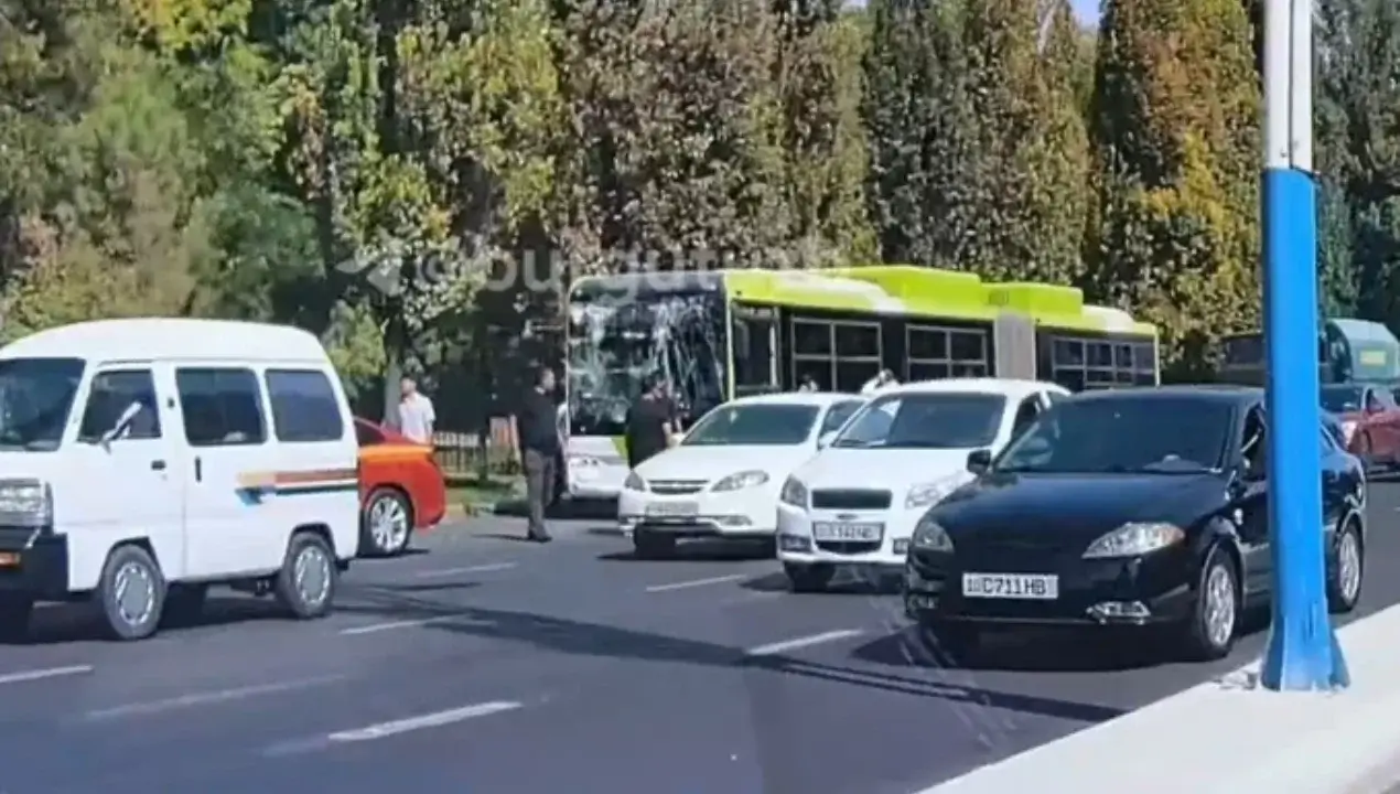 Toshkentda ikki avtobus va “Onix” ishtirokida YTH yuz berdi