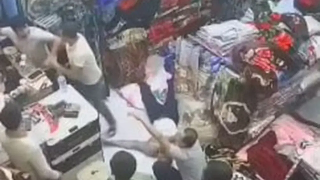 Semerkand'da mağazanın satıcısı dövüldü