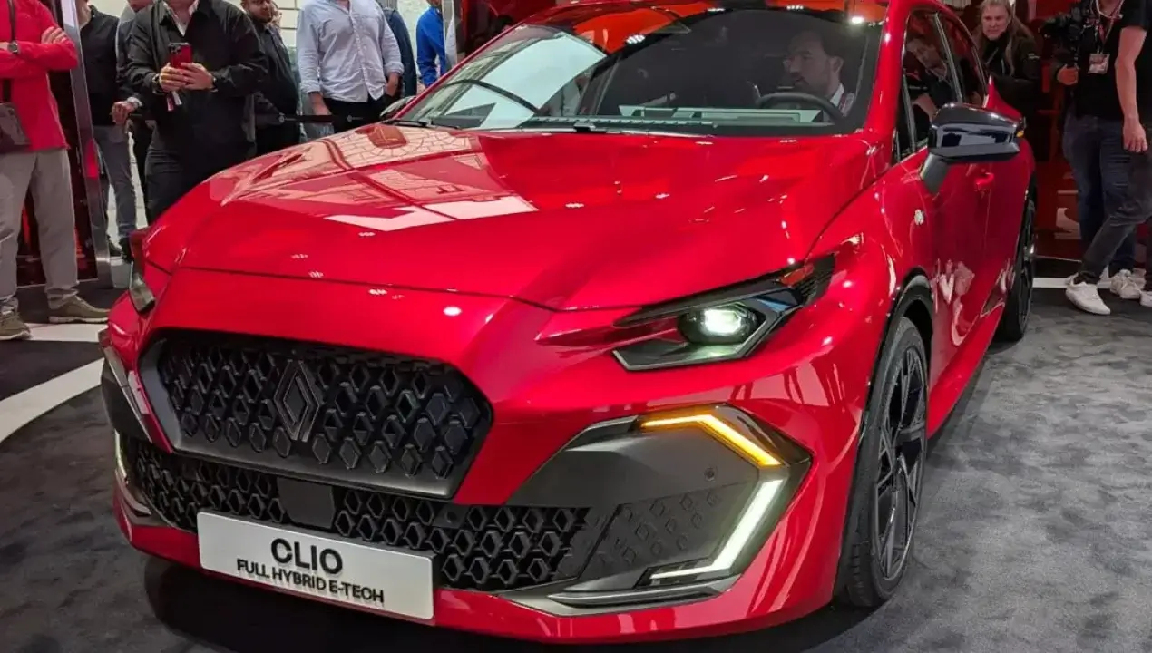 Renault Clio’нинг янги авлоди кўргазма саҳнасида: ёнилғи сарфи 100 кмга 3,9 литр