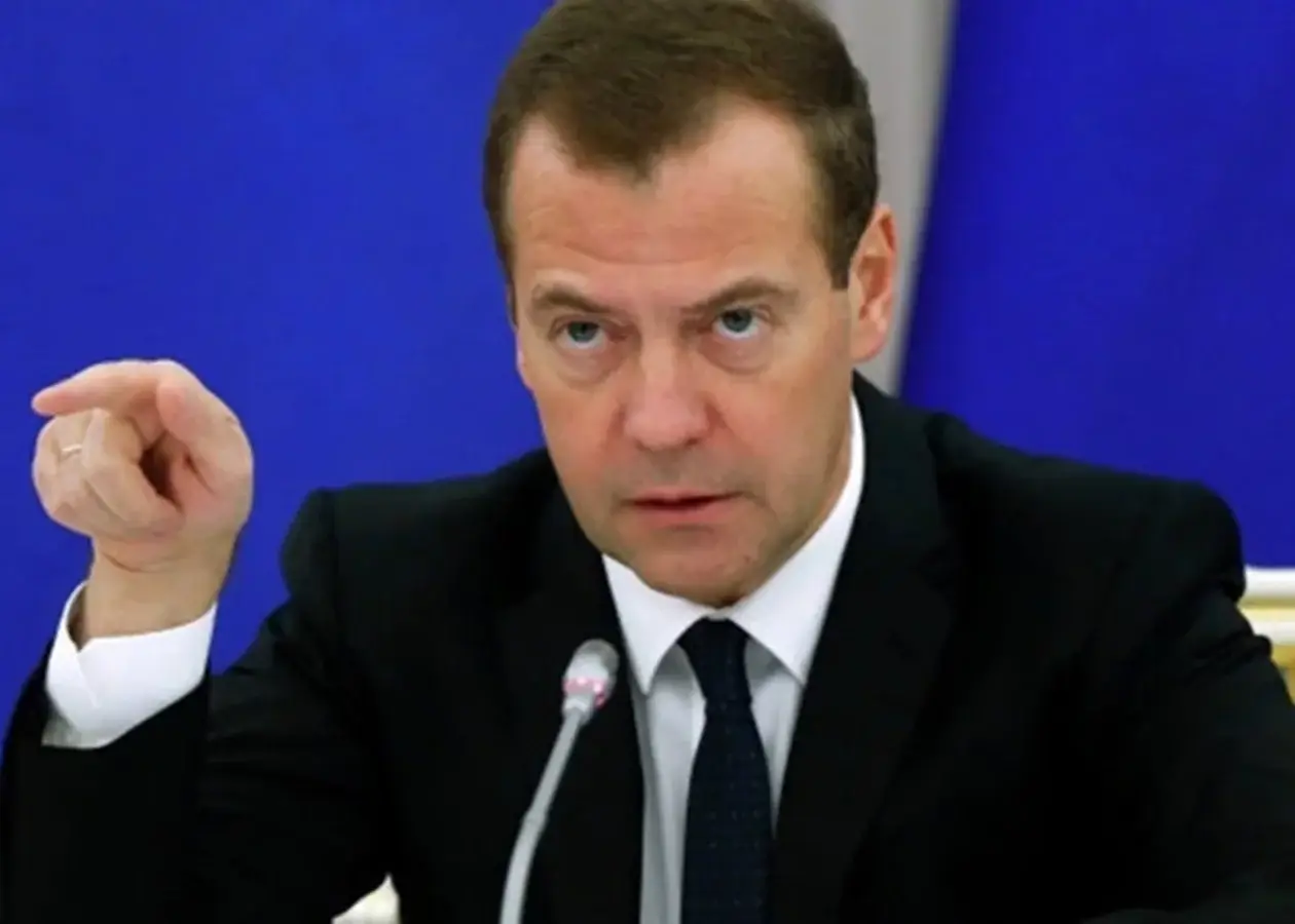 Медведев Европани босиб олиш билан яна бир бор таҳдид қилди