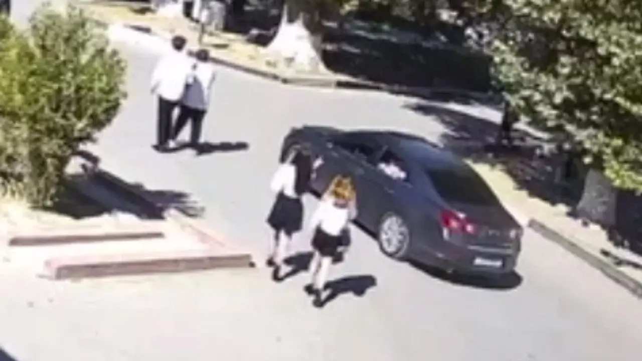 Ehliyeti olmadan Malibu kullanan genç bir adam bir öğrenciye çarptı