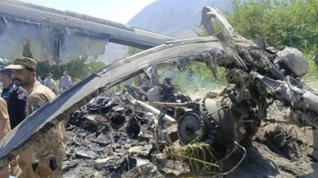 Pakistan'da askeri helikopterin düşmesi sonucu beş kişi hayatını kaybetti