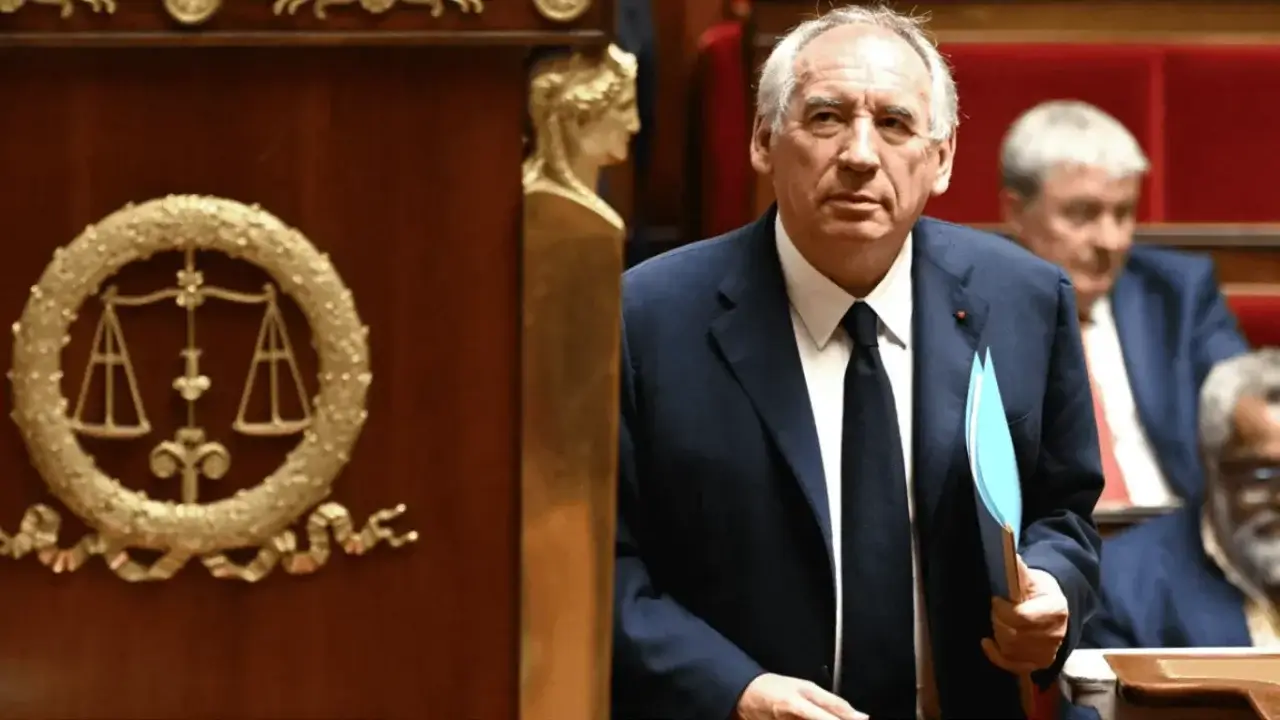 Fransiya siyosiy va moliyaviy bosim ostida