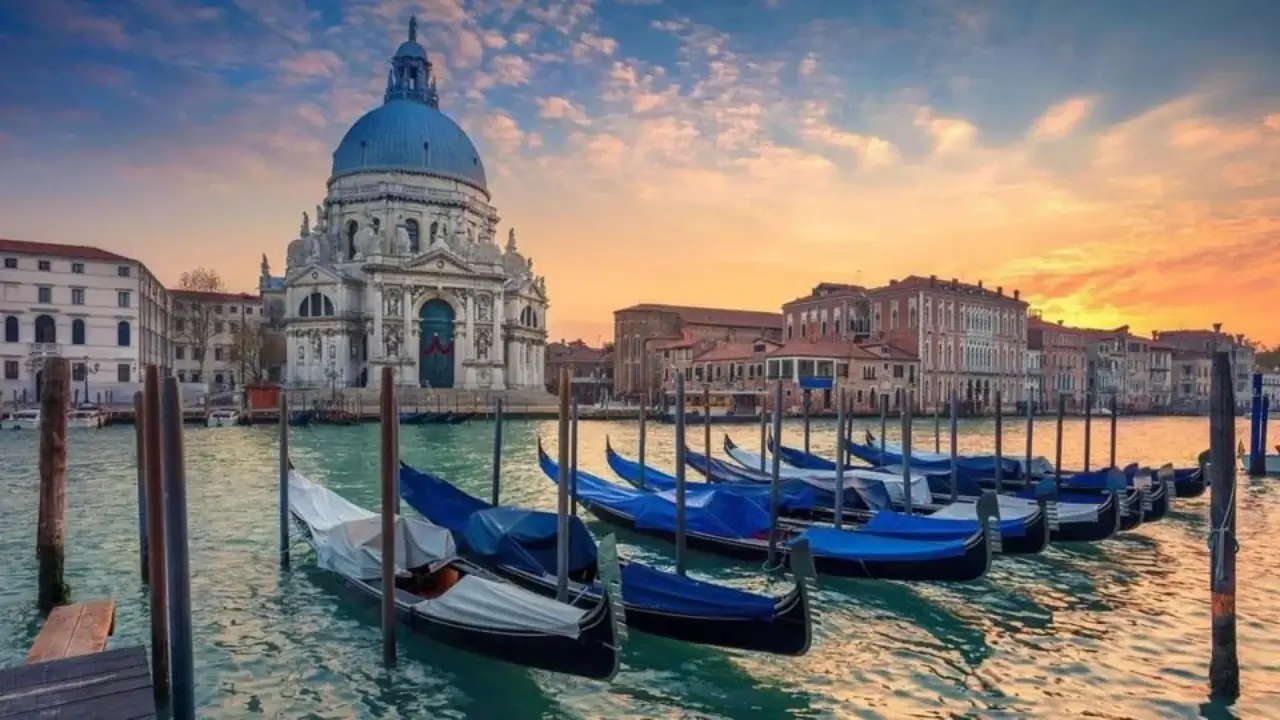 Popular destinations where tourists are scammed...