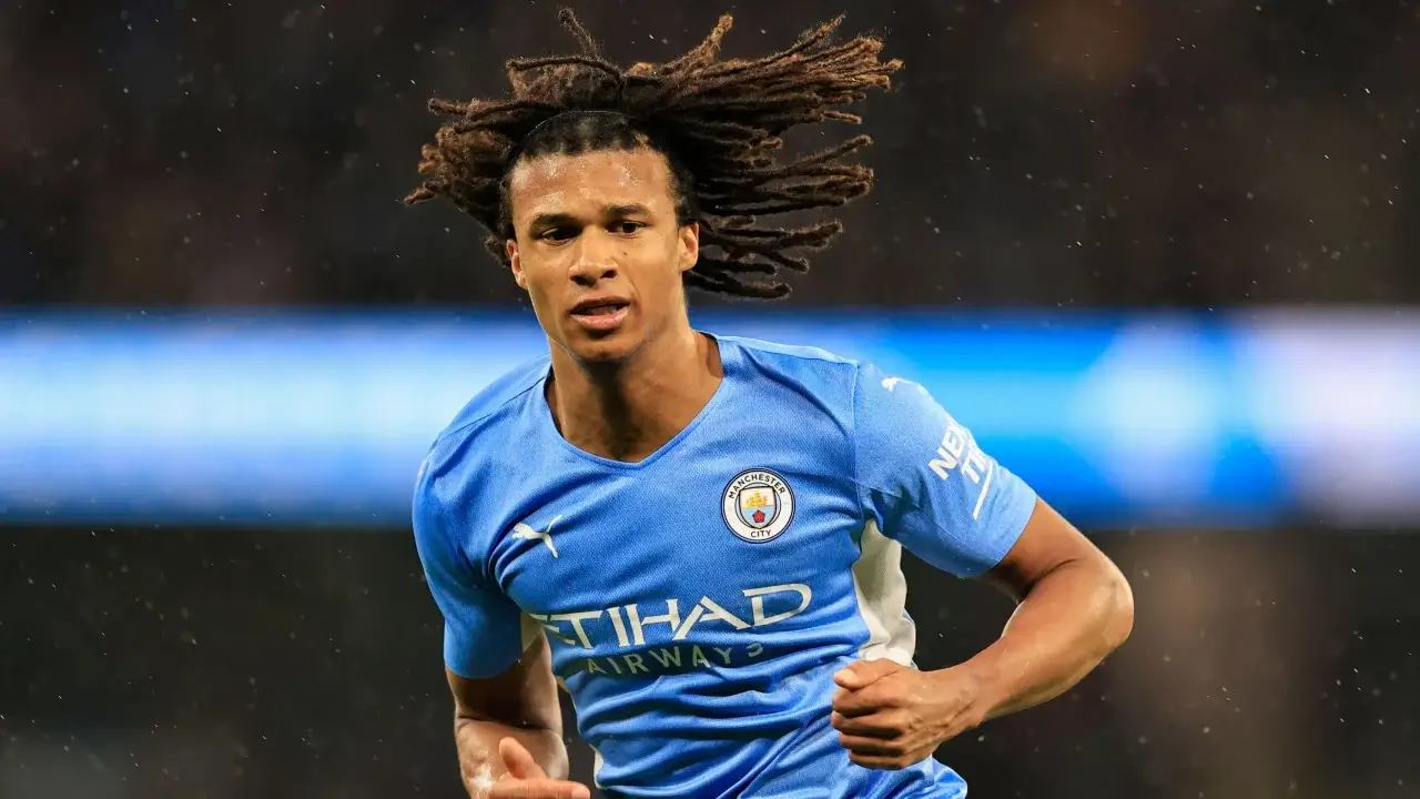 Manchester City'de temizlik: Husanov başka bir rakipten kurtuldu