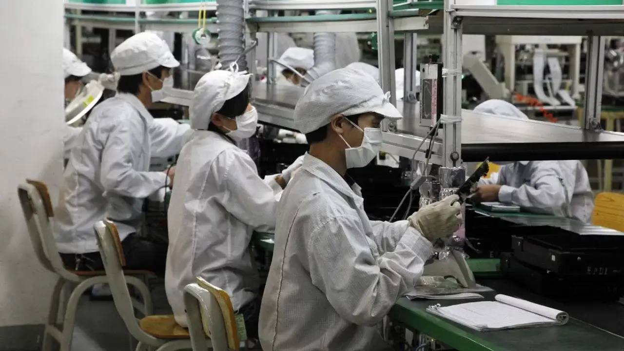 iPhone 17 yig‘uvchilari ish vaqtidan tashqari noqonuniy ravishda ishlashga majbur qilingani aniqlandi
