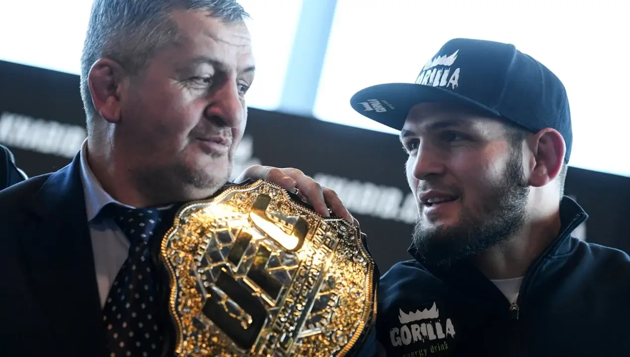 Нурмагомедов отаси ва устозини футбол афсоналари билан қиёслади