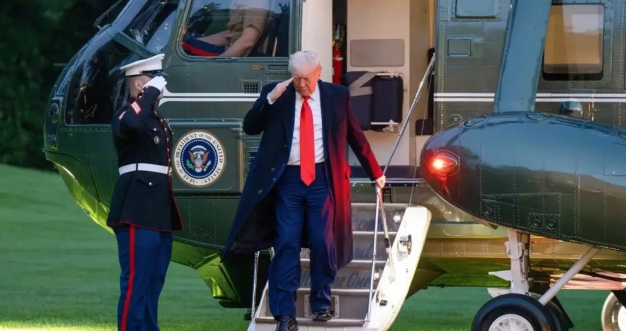 Трамп бортидаги вертолётга лазерли ҳужум уриниши