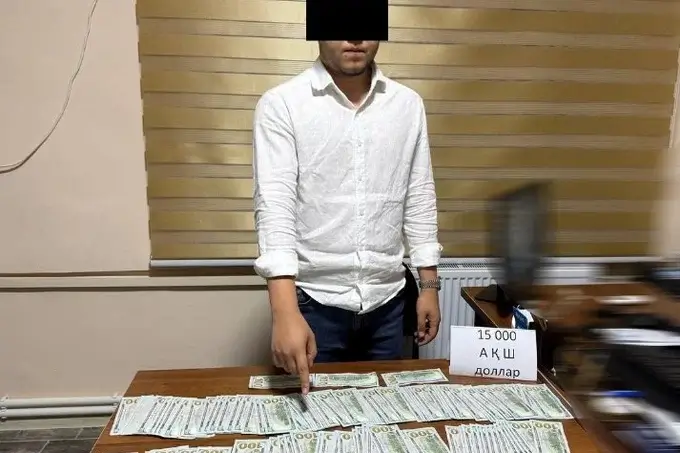 Semerkant'ta, ABD'ye göndermeyi vaat ederek 96.000 dolar almak isteyen bir kişi tutuklandı.