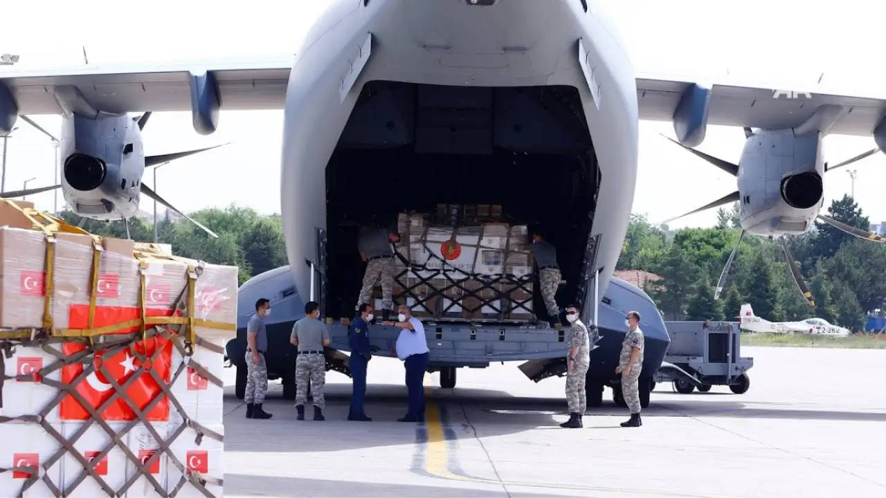 Турция отправила 25 тонн помощи в Афганистан