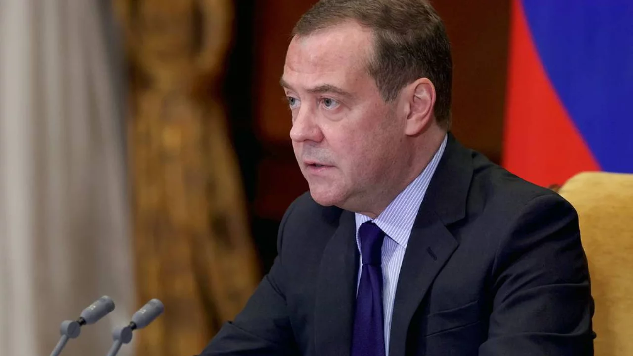 Medvedev: "France has no leader, the state has lost its direction"