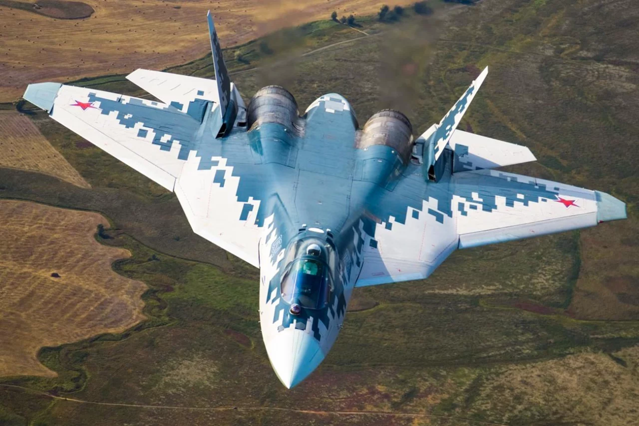 Сарапшы Ресейдің Су-57 және АҚШ-тың F-35 жойғыш ұшақтарын салыстырды