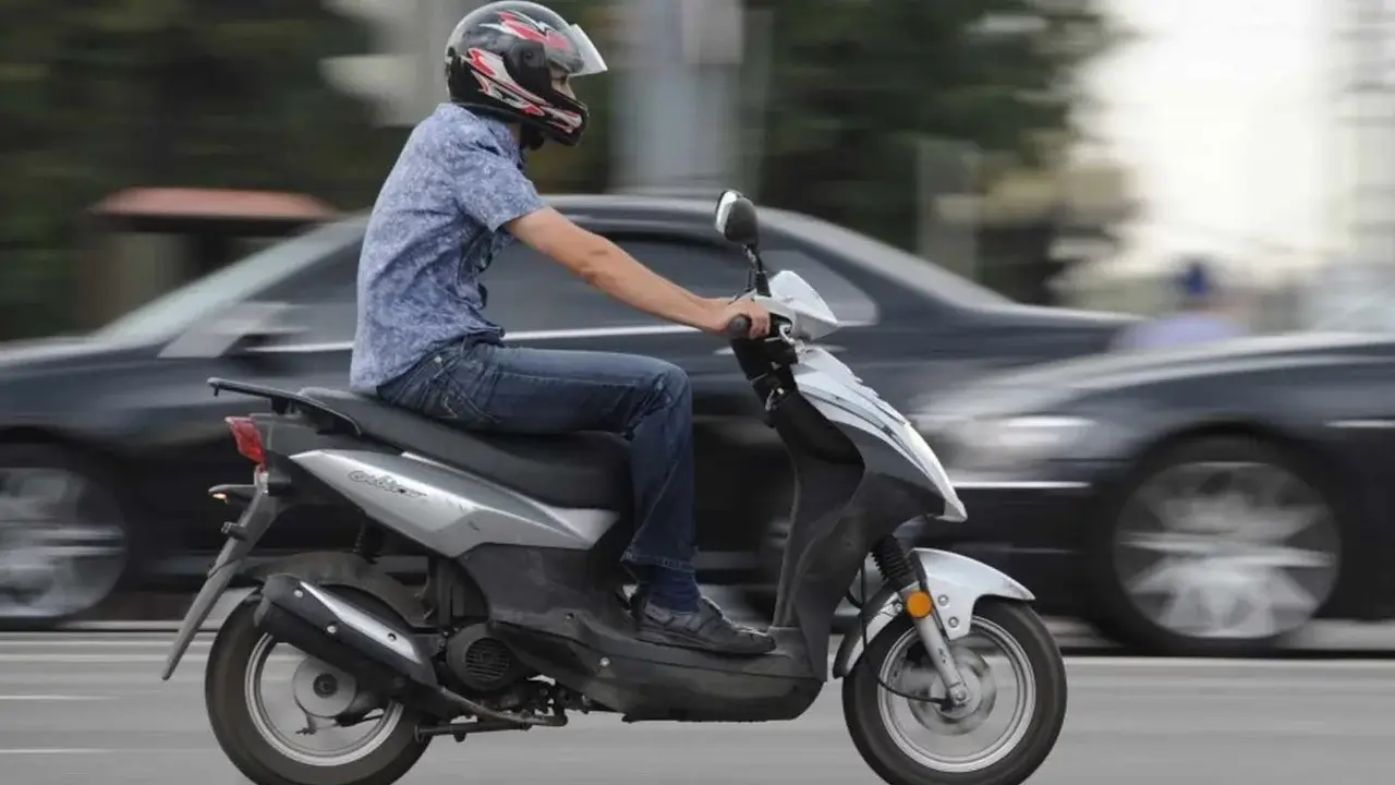 Administrative fines have begun to be applied to scooter drivers without "licenses"