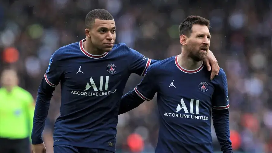 Mbappe: «Messi meni maydonda fikrlashga o‘rgatdi»