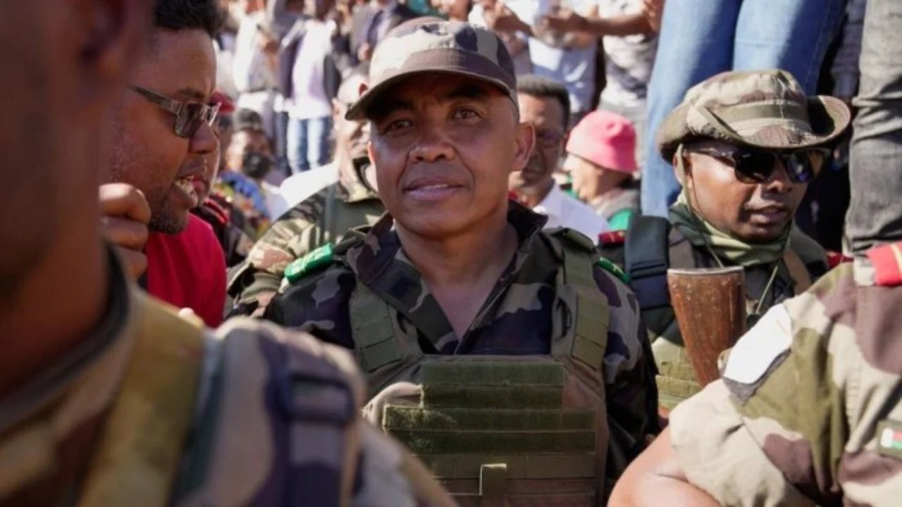 Madagaskarda konstitutsiya bekor qilindi, yangi tuzilma e’lon qilindi