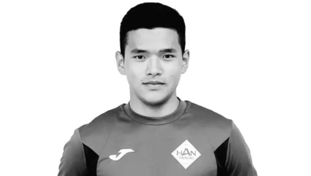 Kazak futbolcu maç sırasında kalp krizinden hayatını kaybetti