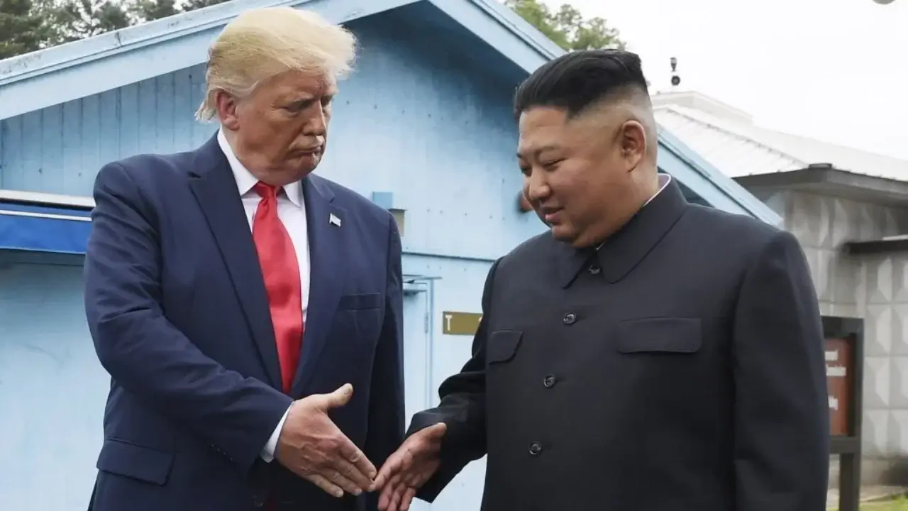 Трамп ва Ким Чен Ин қуролдан холи зонада учрашиши мумкин